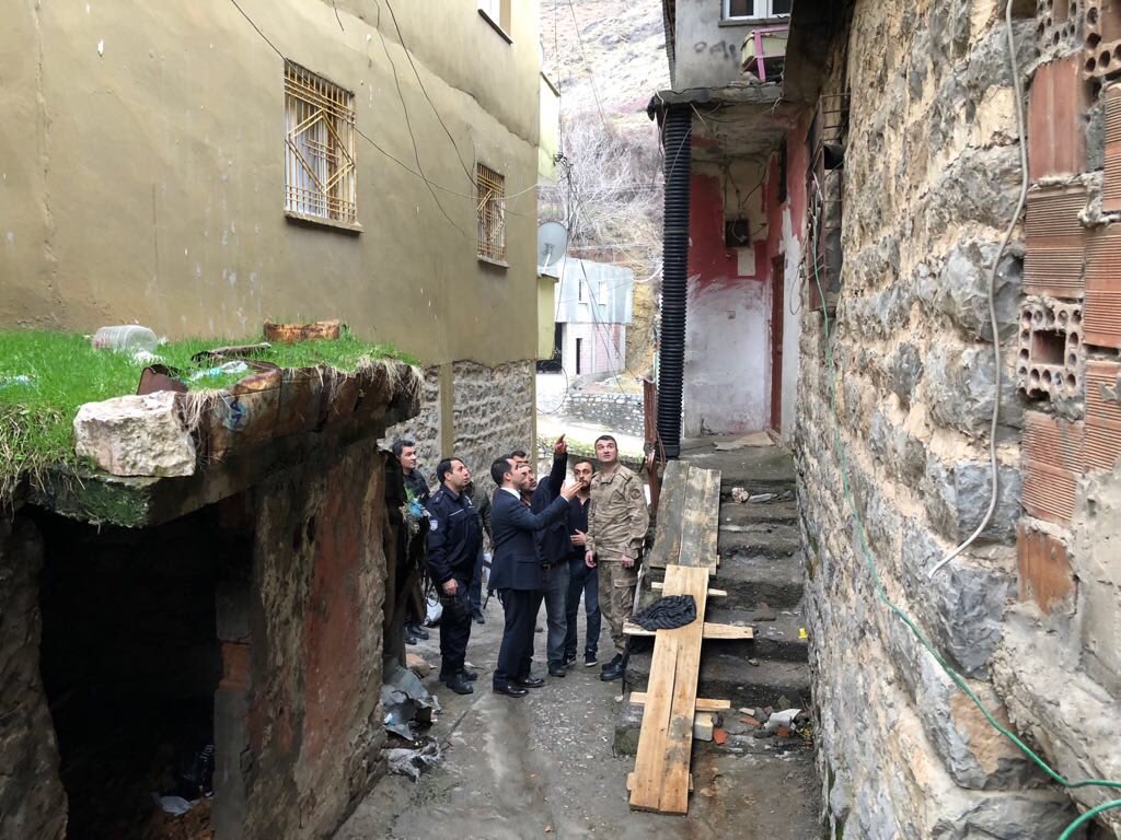 uluderekm's tweet photo. Sn. YAKINOĞLU, ŞEHİT AİLELERİNE ZİYARETLERİNİ SÜRDÜRÜYOR
İlçe Kaymakamımız ve Belediye Başkan Vekilimiz Sn. M. Fatih YAKINOĞLU, İlçe Jandarma Komutanı Binbaşı Çağrı DALYAN ve İlçe Emniyet Amiri V. Menduh ERÇELile birlikte ilçemiz merkezde şehit aile ziyareti gerçekleştirdi. https://t.co/VChXQzgiyJ