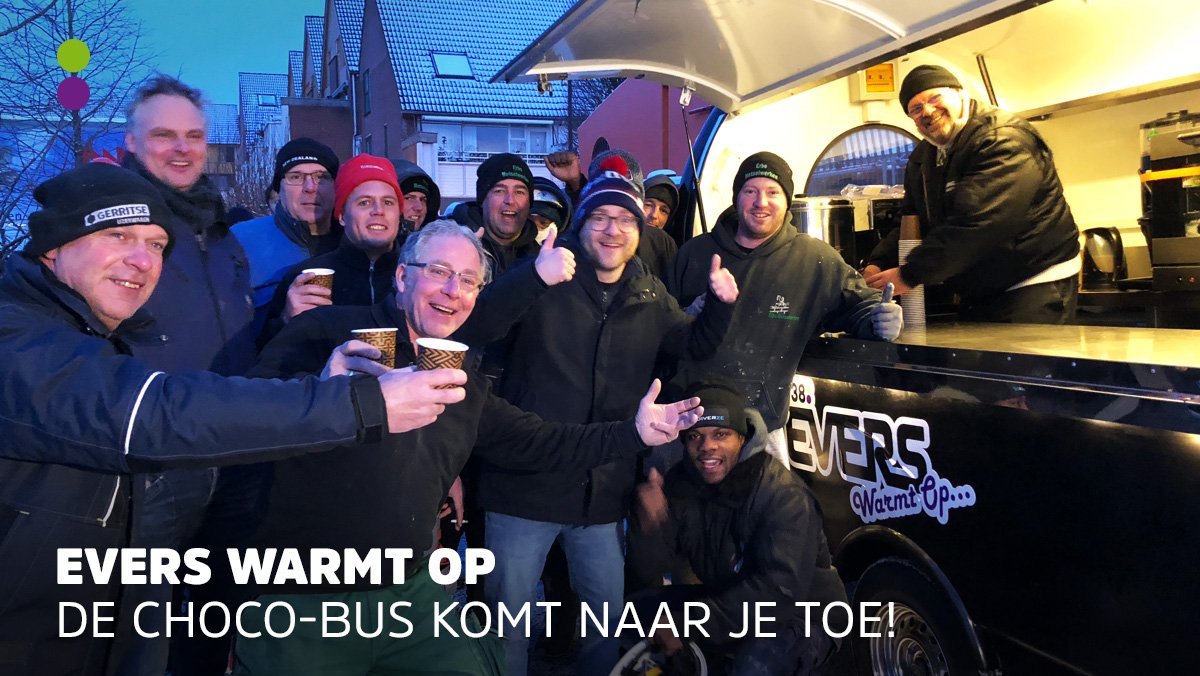 eversstaatop's tweet image. Reporter @jeltevdg is op pad met een bus vol warme chocolademelk richting Haaksbergen! ☕🔥 Ben jij in de kou aan het werk of sta je ergens in de kou? Laat weten waar en met wie je bent! #EverStaatOp #EversWarmtOp #sneeuw