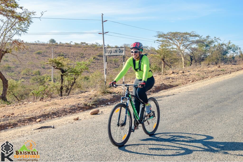 BettyIchan's tweet photo. KISERIAN - perfect terrain for a good ride, amazing views, clear blue skies, friendly locals and sumptuous nyama choma!!!! 
@baiskeliadvent 
#LivingtheMagic #Bikingadventures #BiketoBarbecue 
#MagicalKenya https://t.co/hH5io2cy8K