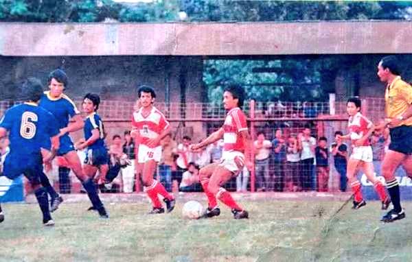 LoGuePersija's tweet photo. Skuad Persija ketika bermarkas di stadion menteng #PersijaIsRed #PersijaDay https://t.co/1DlYzN3JLm
