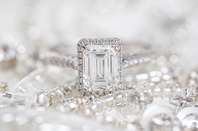 anneedgarphoto's tweet image. this ring😍😍😍 who wants one?  I don’t... I want 2:) #weddingbling #engaged #engagementringphotos #sopretty #fineartweddingphotography #anneedgarphoto ift.tt/2ouyihM