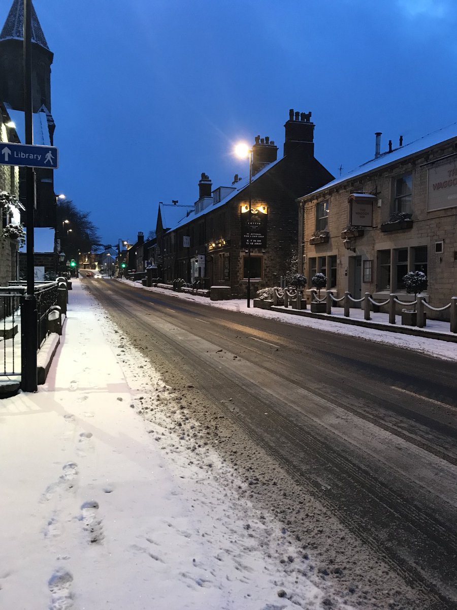 SaddIndependent's tweet photo. Snowy start in Saddleworth this morning. Roads are slushy so drive with care if you’re going out https://t.co/VwAJKgBGyY