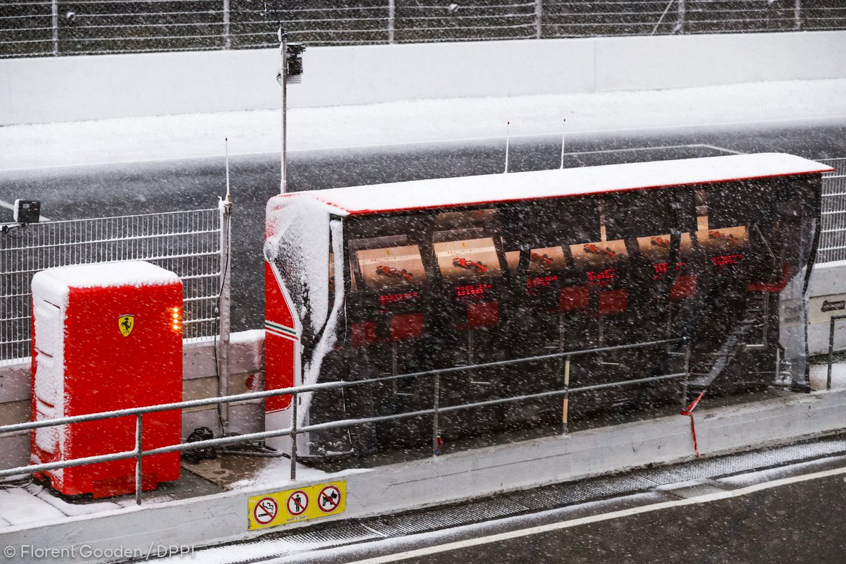 FlorentGooden's tweet photo. It does #snow this morning on the @Circuitcat_cat ! #F1 #F1Testing https://t.co/NtmkuPnQw8