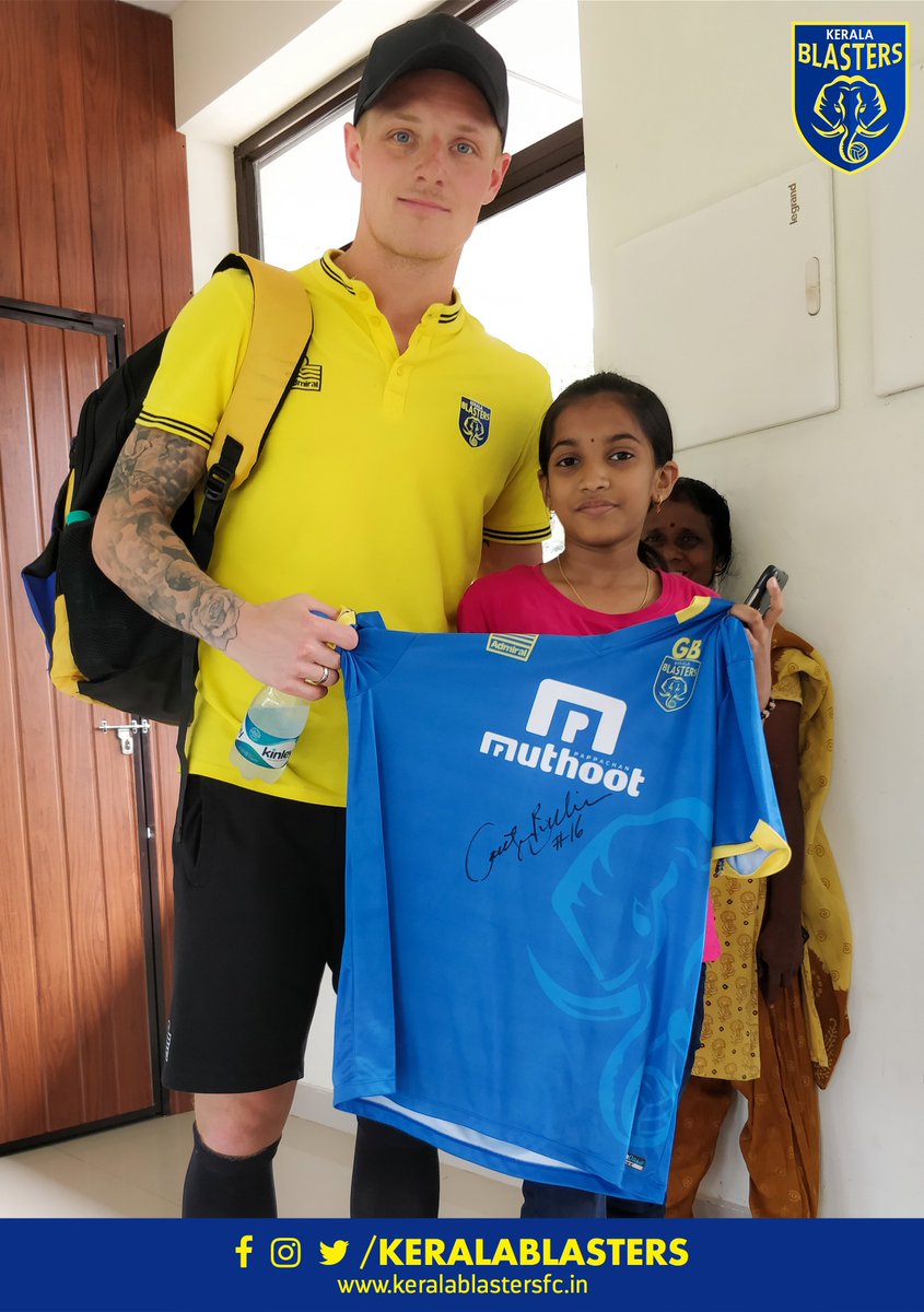 KeralaBlasters's tweet photo. This lucky fan came to get a glimpse of our players after training and @Gauib made her day by giving her his autographed training kit. 
What a man 💛
#KeralaBlasters #NammudeSwantham #HeroISL #LetsFootball https://t.co/oy0Z1pwkQZ