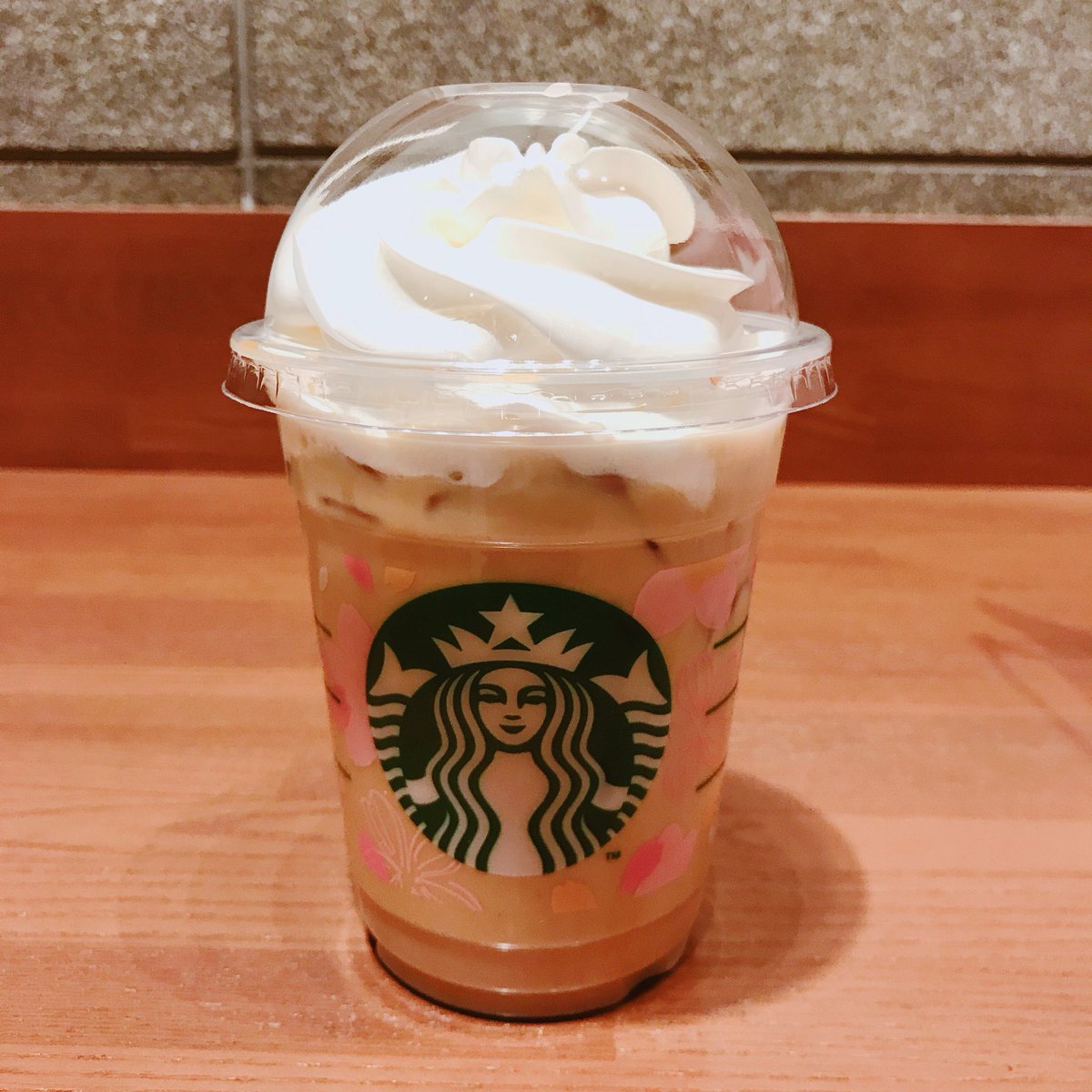 くるみ Ar Twitter スイーツのような甘い飲み物が飲みたいそこのあなた ホワイトモカのアイスに 生クリーム 50 バニラパウダー お好みで ホワイトモカシロップ 追加して飲んでみて ちゃんと混ぜて飲むのが好こ 相当癒される味になーる サクラ飲め
