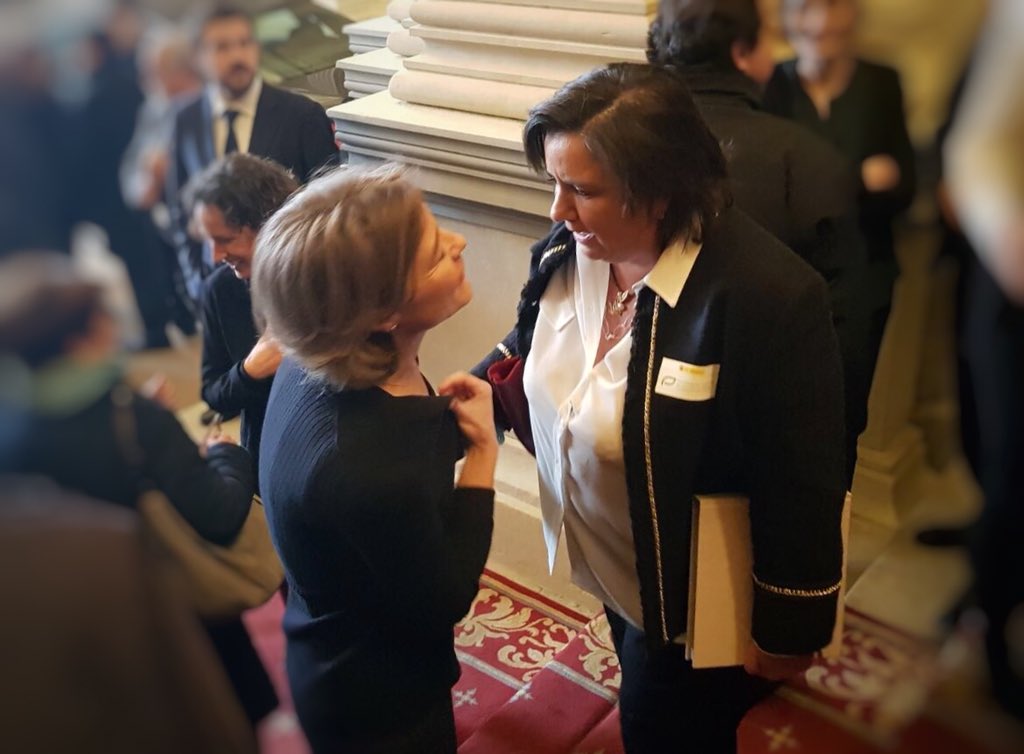 ForoIngSociedad's tweet photo. Regina Monsalve, Presidenta de @ForoIngSociedad, traslada la invitación de la @MesaIngValencia a Isabel García Tejerina, Ministra de @mapamagob para una próxima edición del #ForoIngenieríaySociedad https://t.co/0SnrGEs2rX