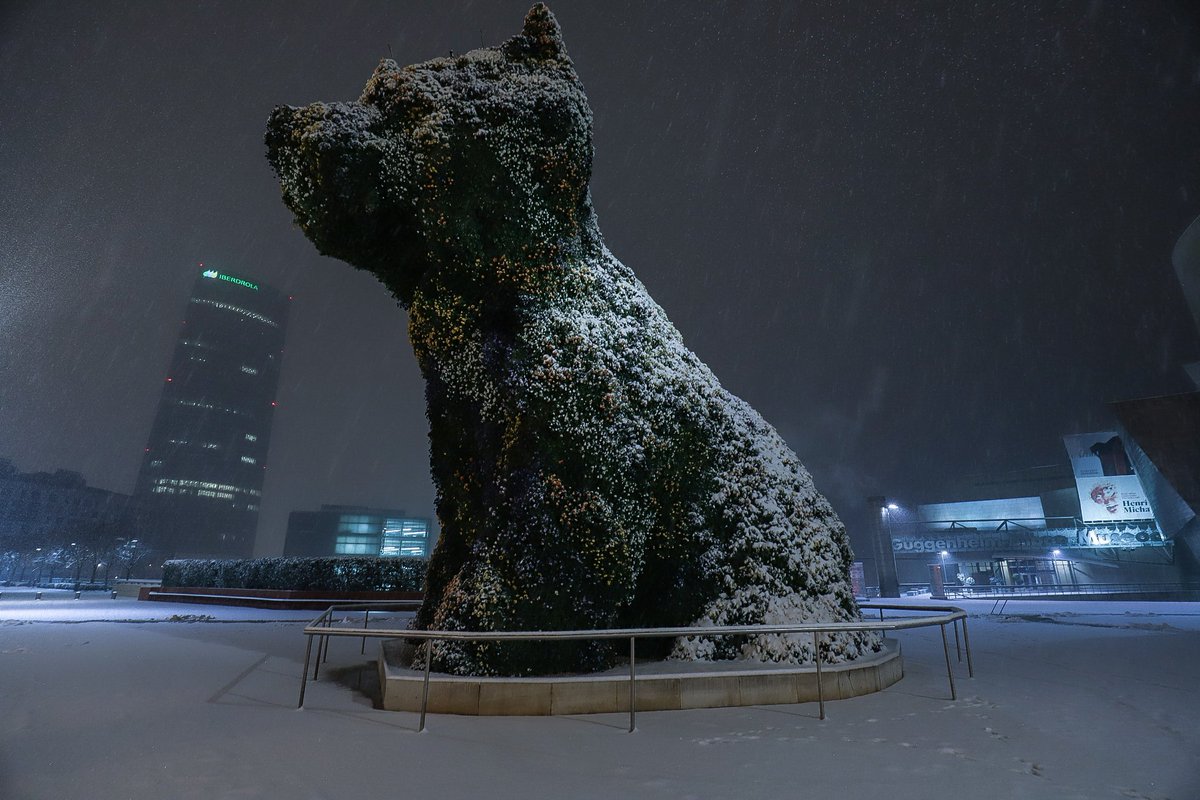 Imanolzuaznabar's tweet photo. Histórica nevada en Bilbao. ¡La mayor desde 1985!  #elurra https://t.co/7zIzxZV17E