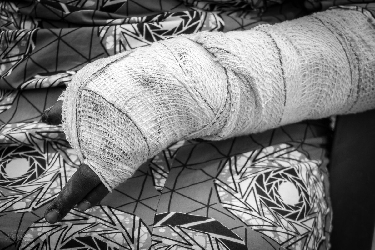 Visualistaa's tweet photo. Hi... I'm Nelly Ating, a female photojournalist documenting stories of Boko Haram survivors in the Northeast. 

Been here for the past five years, survived the 2014 heat of insurgency. Since no one wanted to come here, I dusted my camera to work.

#WeAreNigerianCreatives https://t.co/KGm1DHsofm