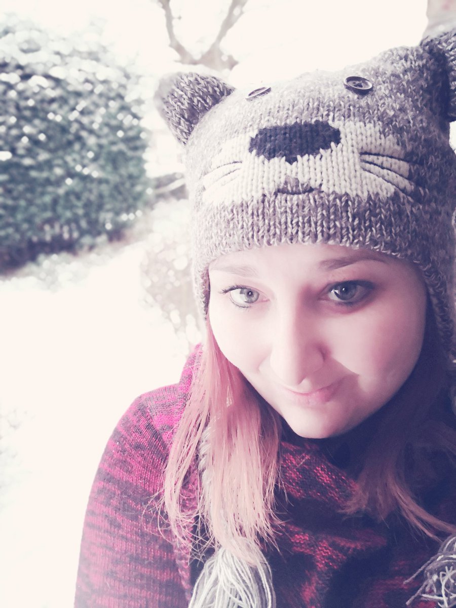 Justina_hcoreh's tweet photo. Some mornings just call for a Bear hat #snow #staywarm #foreverstrange #staysafe https://t.co/SMYsKnFAo9