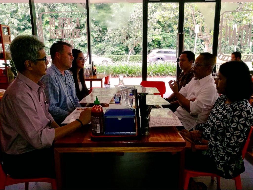 INAinDarwin's tweet photo. A good evening discussion btw Pak #SeanMahoney Chief Executive of International College of Advanced Education/ICAE #NT &amp; Consul #Dicky  (27/2). Pak Sean would like to work closely w/ @kridarwin to further promote working opportunities through NT vocational training to Indonesia" https://t.co/8kVnV4nCoR