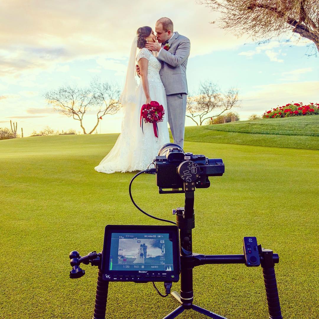 DesviewGlobal's tweet photo. #weddings #beautifulasyouare #bestviewmonitor #fieldmonitor #SetupVideos  So romantic. So besutiful. https://t.co/CrSpwjlqci
