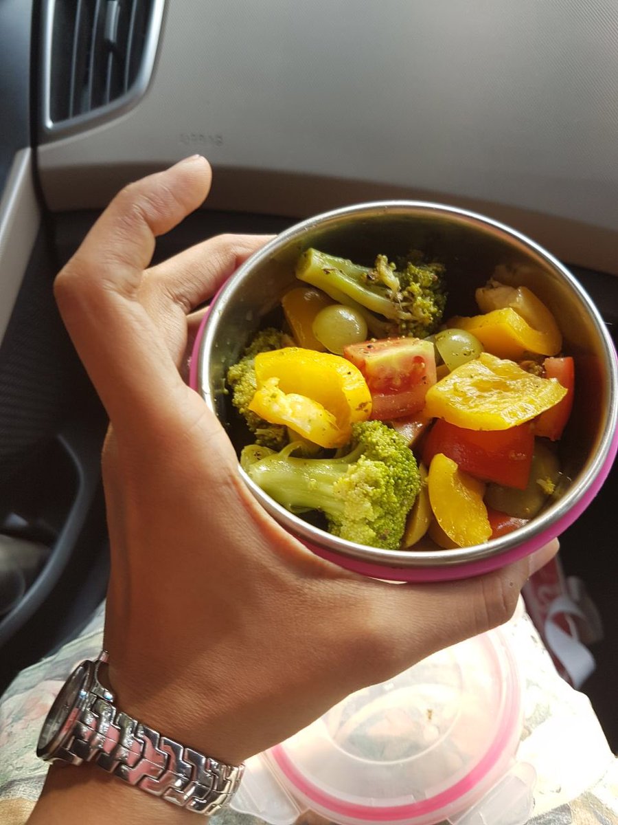KSKadakia's tweet photo. Beating the heat! There’s nothing like a home made #lunch - a cool and colourful summer salad on the go! .
#Salads #Fresh #SummerIsHere #Veggies #FoodOnGo #Quick #Healthy #FreshFood #Homemade #lunch #quicklunch #filling #nocalories https://t.co/iL9YDZPgrC