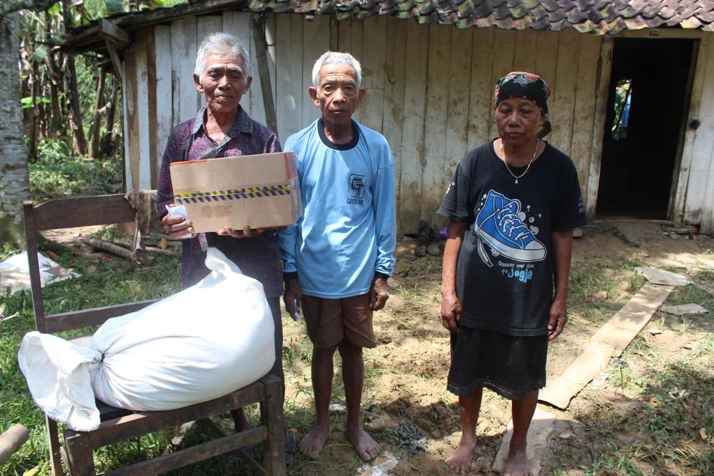 Semoga bisa meringankan beban mereka... aamiin
korban banjir bandang Dukuh Kedungpeting Ds.Kedungwaru Kec.Kunduran <a href="/kwarnas/">Joulette</a> <a href="/Pramuka_Jateng/">Kwartir Daerah Jawa Tengah #PramukaJateng</a>