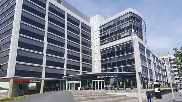 SMITS_NL's tweet photo. Met een duizelingwekkend aantal van 1500 SolidScreens is er voldoende #bescherming voor de medewerkers en bezoekers van kantorencomplex The Base. Lees meer: https://t.co/UPwFEAb2pr https://t.co/gavUglj1ZB