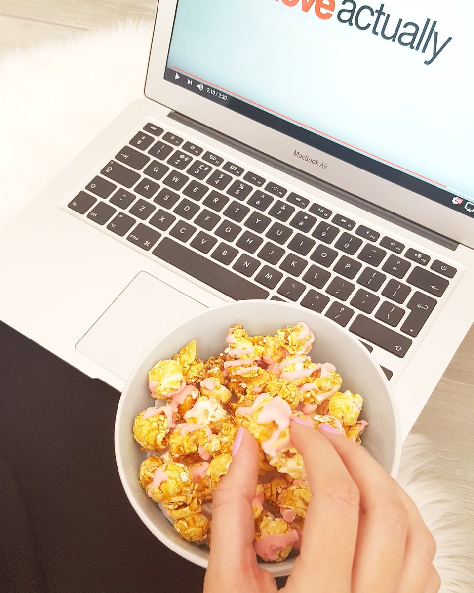SweetieBoxZA's tweet photo. How will you spend the last day of the month of love? We will be over here indulging in the Strawberry Daiquiri Poptail. Last chance to order your SweetieBox for March. https://t.co/7Ft2QGWhyV #SweetieBoxZa #popcorn #stawberry #subscribe #onlineshopping #tastyfood #treatsforme https://t.co/4AoLxZ4OcO