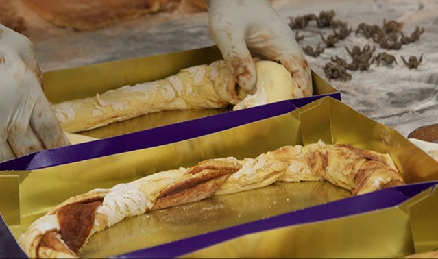 You don't have to go to #NewOrleans to experience the flavors of <a href="/gambinosbakery/">Gambino's Bakery</a> king cakes. Read how this #MardiGras18 must can be delivered to your door. bit.ly/2CNIbLY #TeamFedEx
