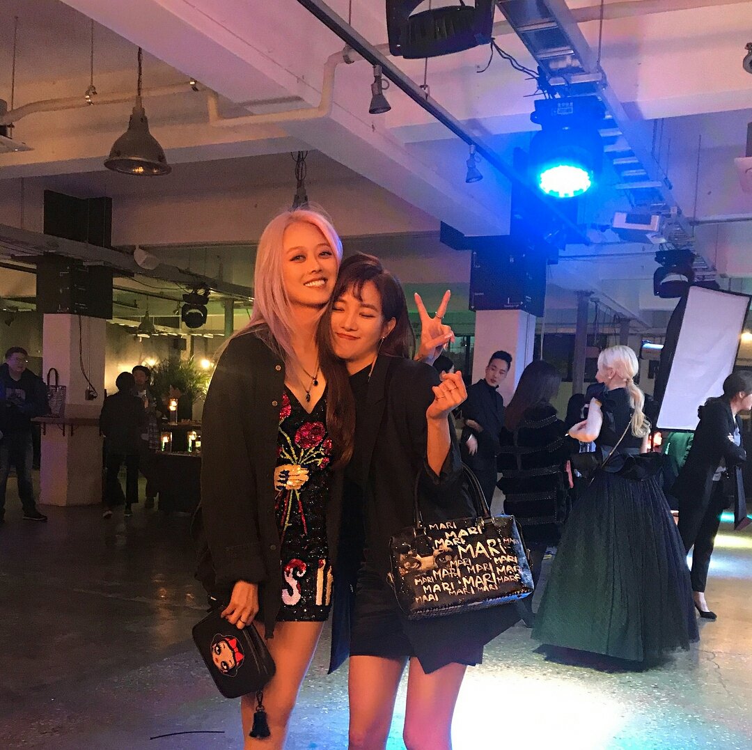 hangboxes's tweet photo. https://t.co/UAOqZAuDyB #2Bo 😭😍😭😍😭😍😭😍 Bbo captioned this "Bo sisters" ㅠㅠㅠㅠㅠㅠㅠㅠㅠㅠㅠ💜 https://t.co/Xthe64mY6c