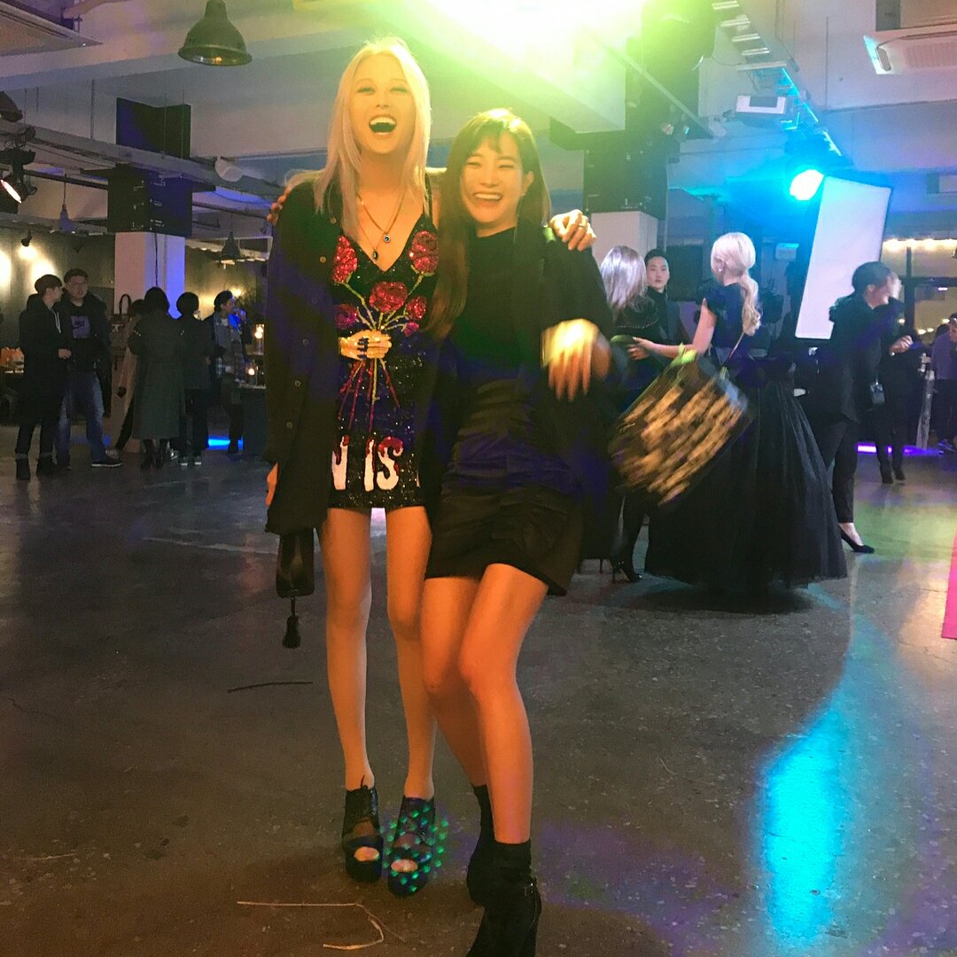 hangboxes's tweet photo. https://t.co/UAOqZAuDyB #2Bo 😭😍😭😍😭😍😭😍 Bbo captioned this "Bo sisters" ㅠㅠㅠㅠㅠㅠㅠㅠㅠㅠㅠ💜 https://t.co/Xthe64mY6c