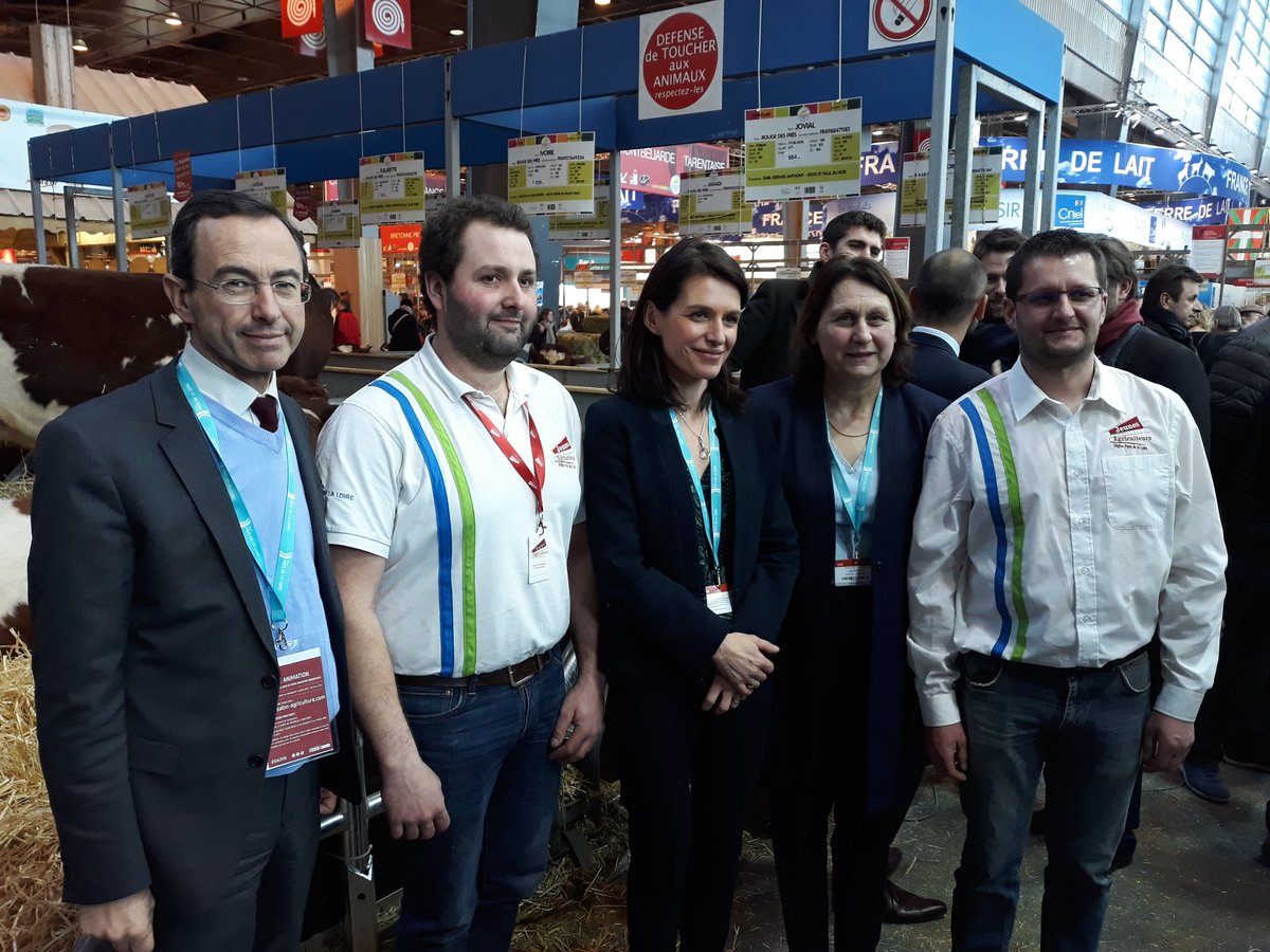 JApaysdelaloire's tweet photo. @JApaysdelaloire @paysdelaloire @C_MORANCAIS @LydieBernard85 @BrunoRetailleau #SIA2018 
Tous mobilisés pour l'agriculture https://t.co/xphIocDbqS