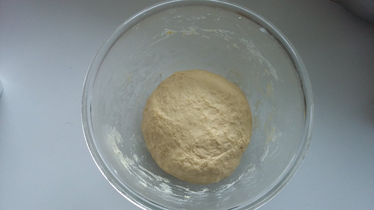 Profs_Cuisinent's tweet photo. ...
- Ajouter le sel
- Mélanger le tout à la spatule puis à la main pour obtenir une boule
- Si cela est trop liquide, ajouter un peu de farine (par petites doses)
- Couvrir l'ensemble avec un torchon et laisser reposer 1 heure dans un endroit sec ... https://t.co/eRozhznugf