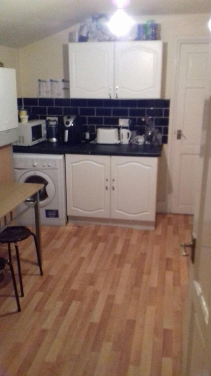 Heathcrest101's tweet photo. #Flatshare
Double Rm #Greenwich 5 Min to #Station
Rent: £143 pw 
CLEAN QUIET FLAT, LOOKING FOR CLEAN QUIET HOUSE MATES :)

1 DOUBLE ROOM AVAILABLE IN THIS NEWLY REFURBISHED FRIENDLY FLAT IN GREENWICH GET TO CENTRAL LONDON IN JUST 15 MINUTES. https://t.co/RwsbbABglP
