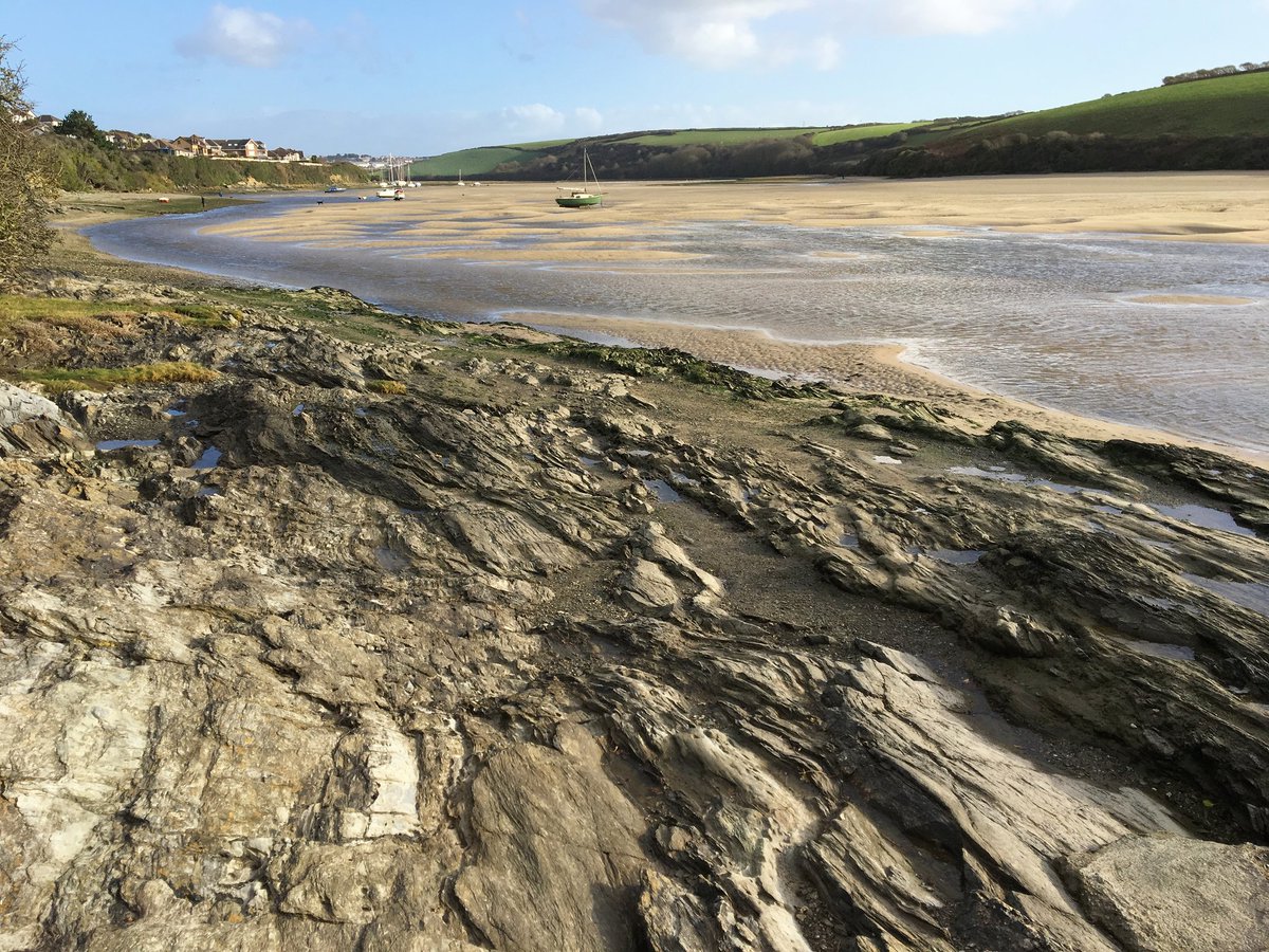 SunSeaStone's tweet photo. Slatey shale visible along the Gannel estuary, Newquay. Not far from Penpol Quarry! #quarry #exhibition #students https://t.co/vdvFHQc9uX