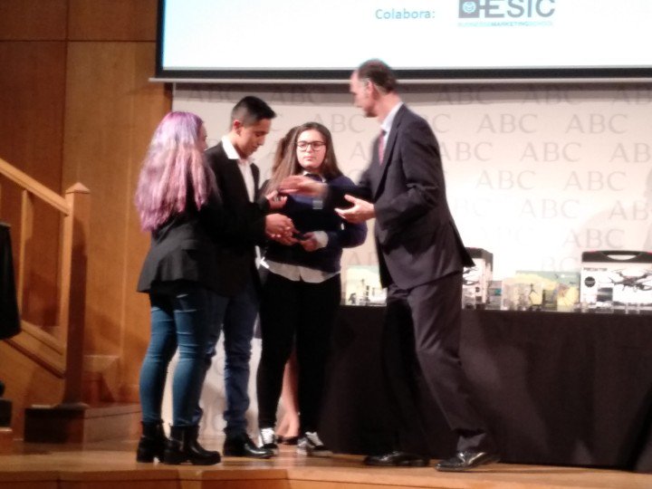 Safaurgelmadrid's tweet photo. ¡¡¡Segundo premio!!! Recompensa por el trabajo bien hecho #startinnova #startinnovaabc https://t.co/lu06oxLfgD