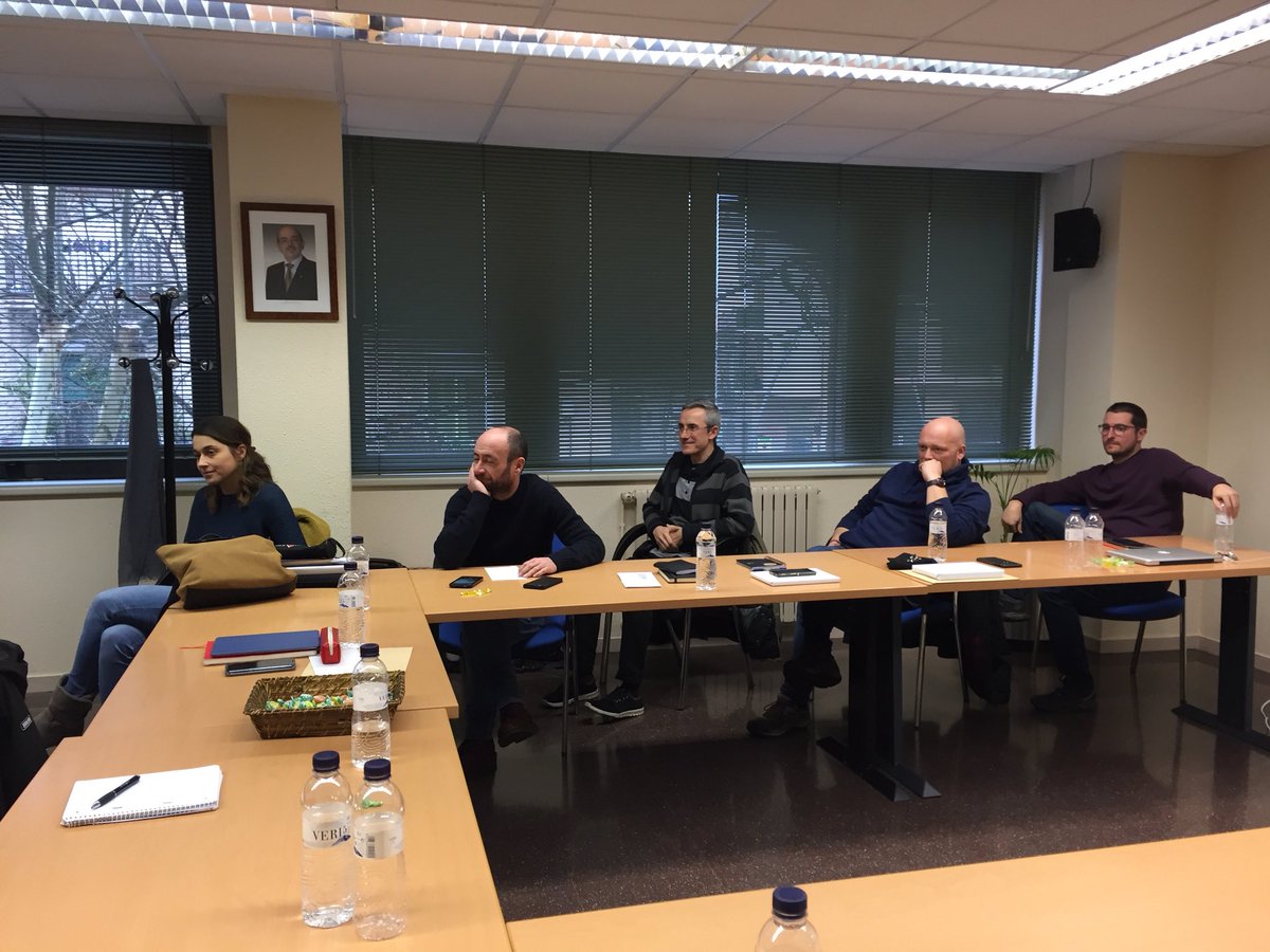 Els equips de les obres socials maristes formant-se en comunicació. Habilitats, protocols... Implicadíssims!!