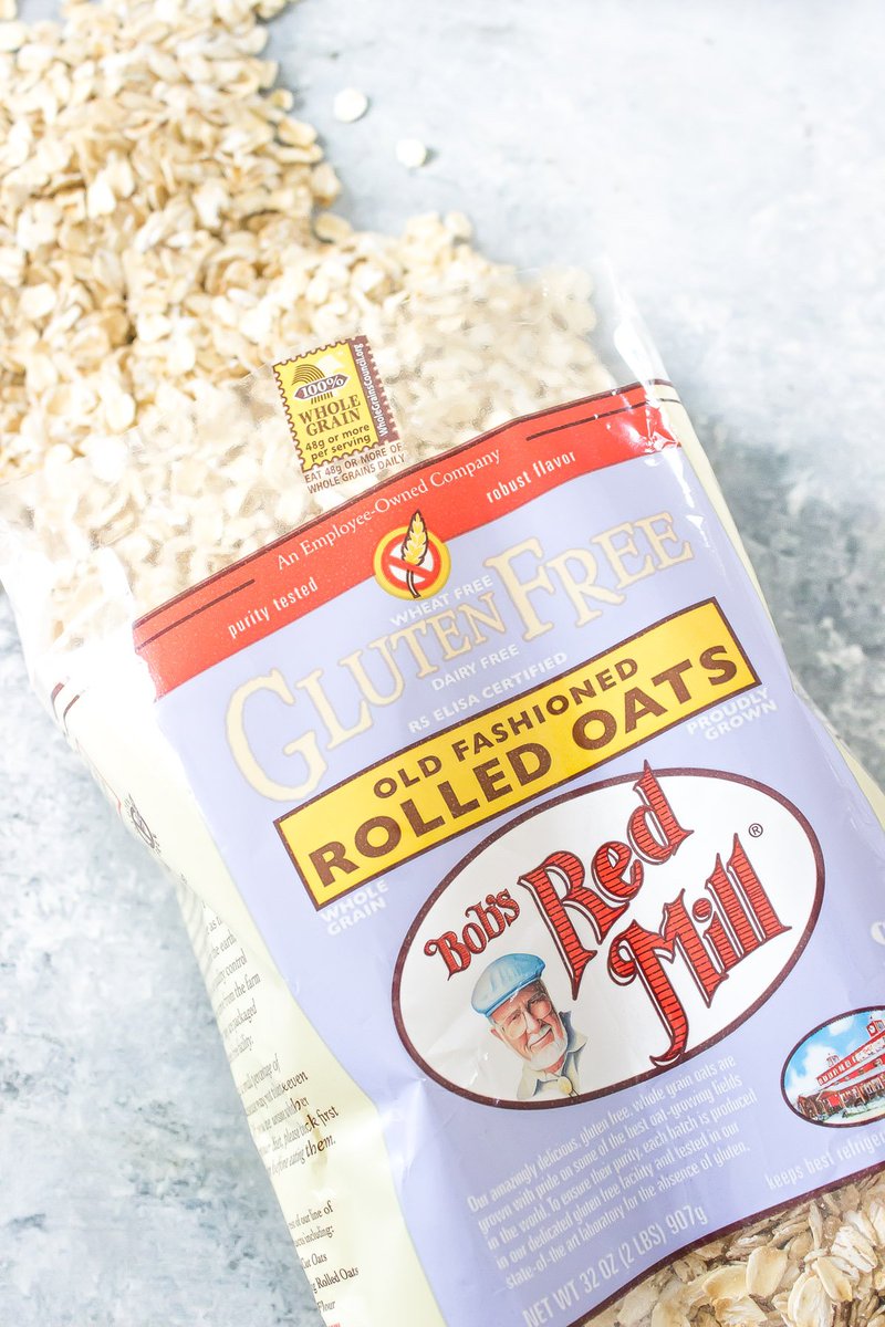 #ad 5-Ingredient GF Oatmeal Fudge Cups! These are a great on-the-go dessert or decadent breakfast option! <3 the chewy texture of the <a href="/bobsredmill/">Bob's Red Mill</a> GF oats! #bobsredmill wickedspatula.com/gluten-free-oa…