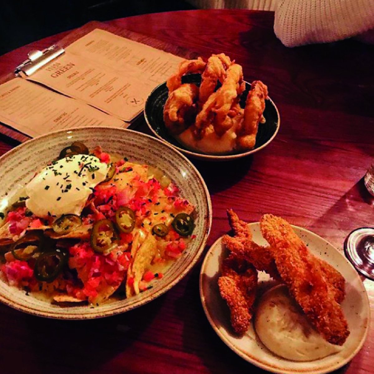 innonthegreenbr's tweet photo. Thanks Fran π for this #foodporn worthy pic of our nachos & corn flake chicken fillets
Come in and grab a couple of sharing plates why don't you?!
#pubsofgloucesterroad #bestpubinbristol #relax #drinks #pubgrub #restaurant #whatsonbristol #365bristol #bristolpost #fooziebristol https://t.co/8tFnE2VuH8