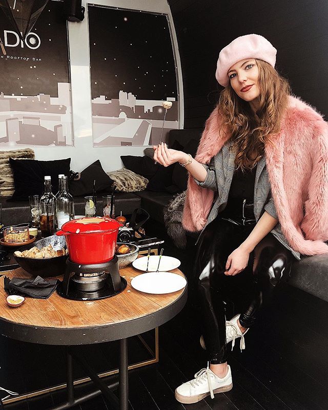 MELondonHotel's tweet photo. Don't miss the final weeks of rooftop alpine escapism with #ApresWithAView. Image: @shelleyannem #TheMEPeople https://t.co/dgCi04M0DV