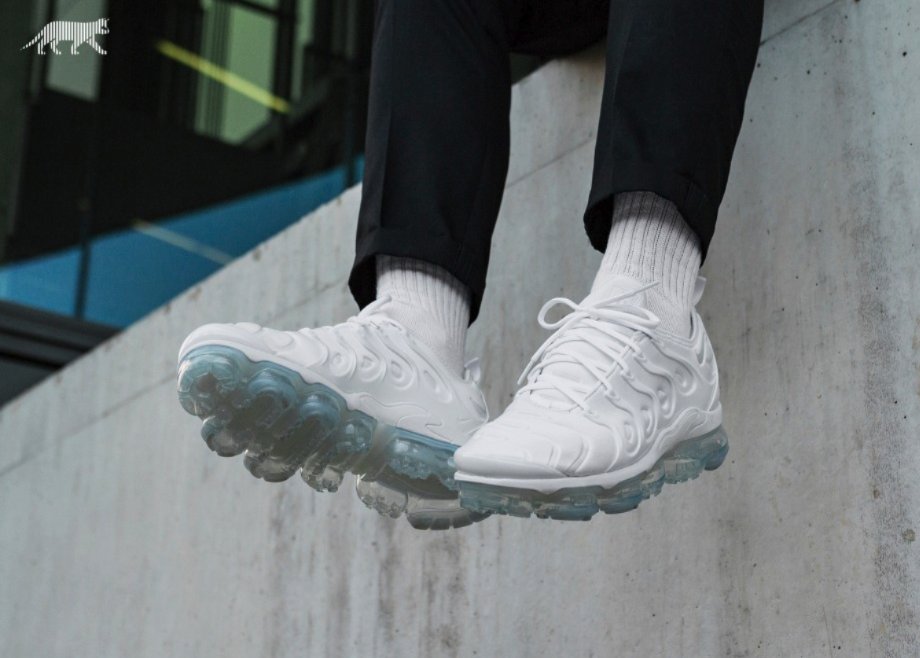 nike vapormax plus white platinum