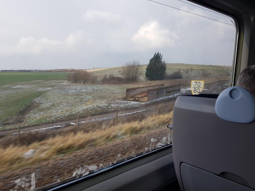littleJim61's tweet photo. #snow #trains @Virgin_TrainsEC #BritishRailways #Delays ...due to "severe" weather condition ??? Just left kings cross on a #Hulltrain thanks to those guys .
1 cm of snow in London nothing works . 
1 meter daily for 6 months in north America, no issues. Tossers https://t.co/Fp2prepVTt