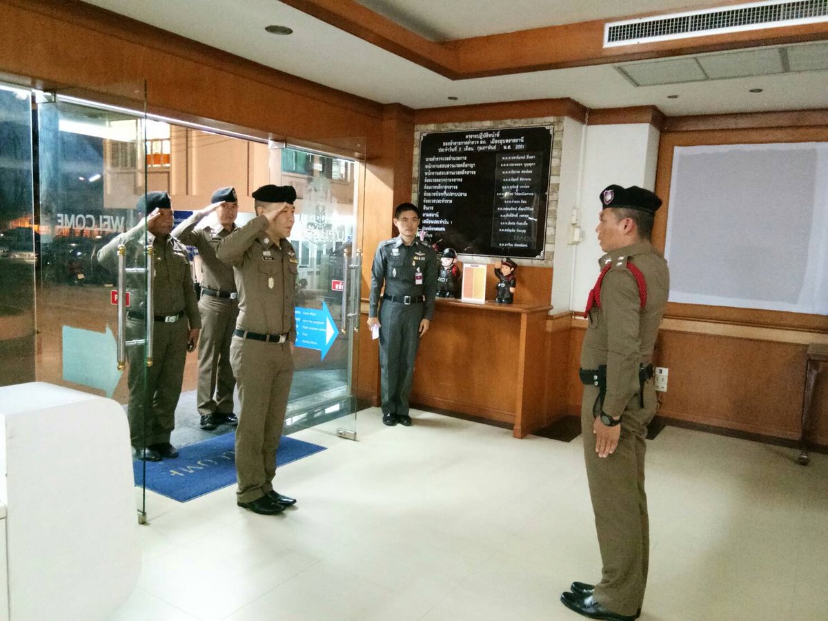MuangUbonPolice's tweet photo. วันนี้ 28 ก.พ.2561 เวลา 18.30 น. พล.ต.ต.คีรีศักดิ์  ตันตินวะชัย รองผบช.ภ.3 ได้เดินทางมาตรวจเยี่ยม สภ.เมืองอุบลราชธานี พบ พ.ต.ท.ปราโมทย์  ชื่นตา รอง ผกก.สส.ฯ พ.ต.ท.ชาญชัย  อินนรา   รอง ผกก.ป.ฯ ให้การต้อนรับ โดยได้มอบแนวทางการปฏิบัติราชการและการให้บริการแก่ประชาชน
@PoliceRegion3 https://t.co/DukixKD4cR