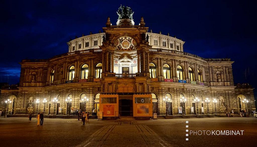 🌐 Dresden | Semperoper #photokombinat #dresden #semperoper #travel #meindeutschland #night #photo #photos #pic #pics #picture #pictures #art #beautiful #instagood #picoftheday #photooftheday #color #all_shots #exposure #compositio… flic.kr/p/EMXsWt