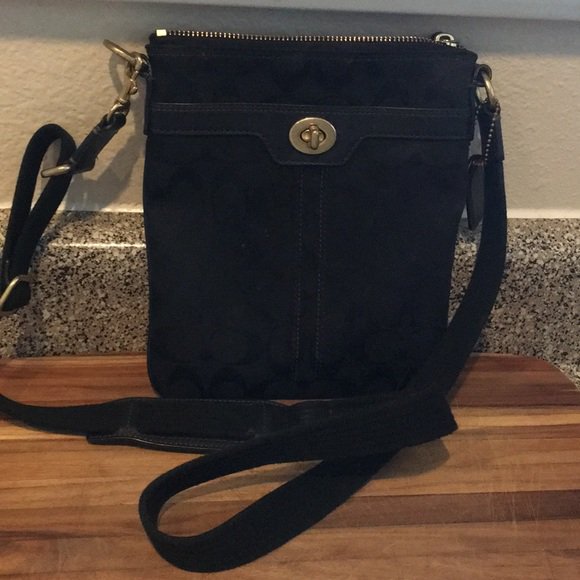 Official_Z's tweet photo. So good I had to share! Check out all the items I'm loving on @Poshmarkapp : https://t.co/c9ovcP86mY https://t.co/lQZ0Ixxd3s