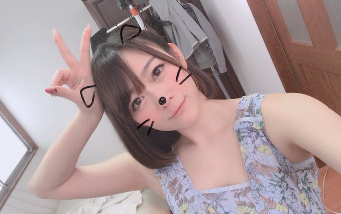 衣装で明らかティーンエイジャーのお洋服を着せられて絶望するも、 せっかくなのでSNOWのヤバさを教えとくぞ？  #jpegで生きたい https://t.co/puQQZjY0tx<a href="/tag/jpeg%E3%81%A7%E7%94%9F%E3%81%8D%E3%81%9F%E3%81%84"class="tags">#jpegで生きたい</a>