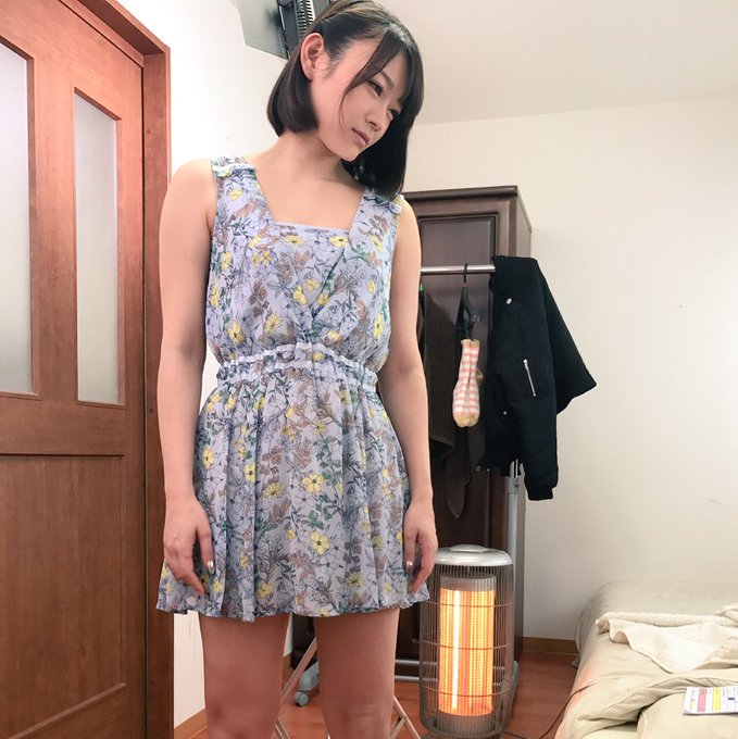 衣装で明らかティーンエイジャーのお洋服を着せられて絶望するも、 せっかくなのでSNOWのヤバさを教えとくぞ？  #jpegで生きたい https://t.co/puQQZjY0tx<a href="/tag/jpeg%E3%81%A7%E7%94%9F%E3%81%8D%E3%81%9F%E3%81%84"class="tags">#jpegで生きたい</a>