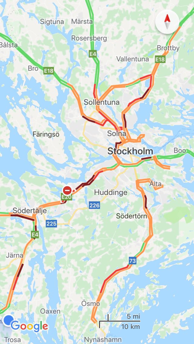 simonkarlssonn's tweet photo. När folk skiter i polisen och Trafikverket uppmaningar. https://t.co/quLa6g6p0e