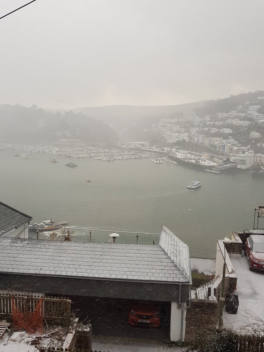 luxuryholsdevon's tweet photo. The locals say it never snows in Dartmouth but we have lost Kingswear. .....#snowindartmourh #BeastFromTheEast #dartmouth #wotnokingswear? https://t.co/Z0cuYJEoGs