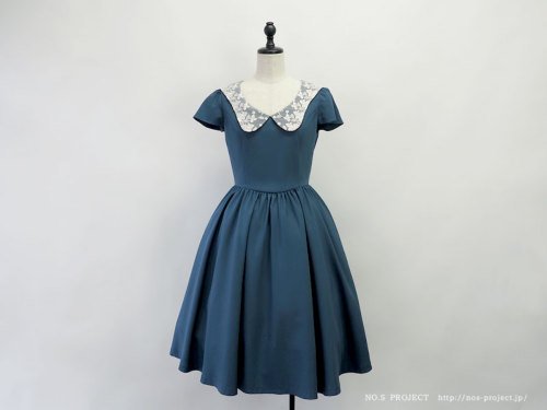 ট ইট র No S Project Memo バタフライカラーワンピース 予約販売中のロイヤルブルーが 間もなく製作完了です お手元に届くまで もう暫くお待ちください 足の形が綺麗に見える クラシックな膝丈でエレガントなワンピース どこまでも繊細で上品な愛