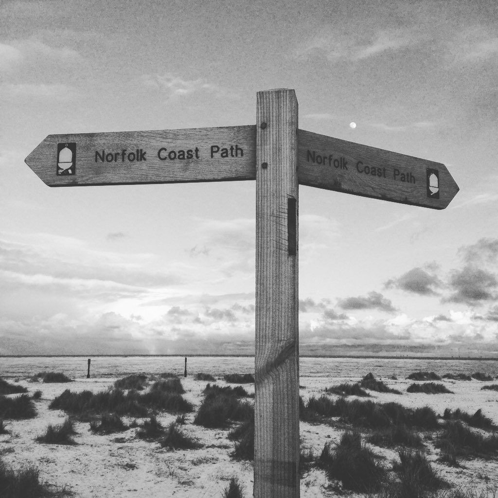 franny_mills's tweet photo. Norfolk's stunning moonscape beaches

 #norfolkwinter #winterbeaches #SnowWatch #GetOutside #bracing https://t.co/UeeEBCx8vA