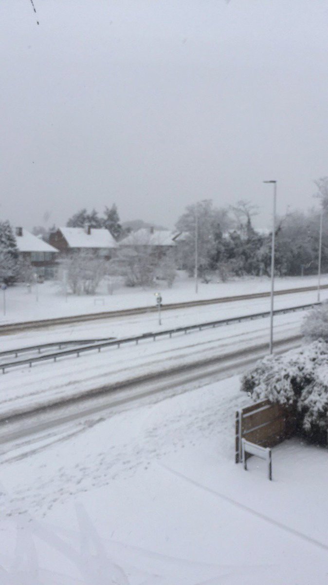 Snow causes travel chaos this morning times-series.co.uk/news/16054140.…