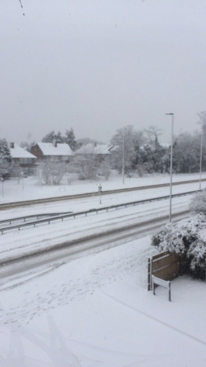 Snow causes travel chaos this morning
borehamwoodtimes.co.uk/news/16054140.…