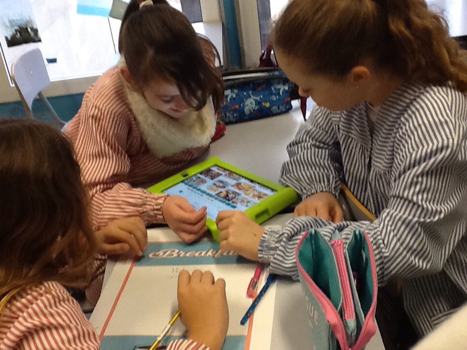 mercedaries's tweet photo. In 5th grade we are creating menus and meals as if we were a restaurant. #EnglishWeekrocks #MasterchefWeek https://t.co/4iJu7NtaE1