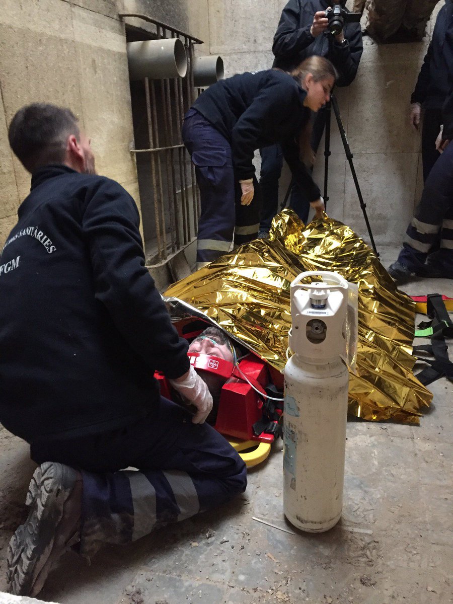 ICallipolis's tweet photo. Eii mireu el making off 🎥 de material audiovisual per al CFGM d'Emergències Sanitàries. Segur que el resultat serà genial! #CallipolisFP #innovem #allimit https://t.co/CJGM4RFXJ8