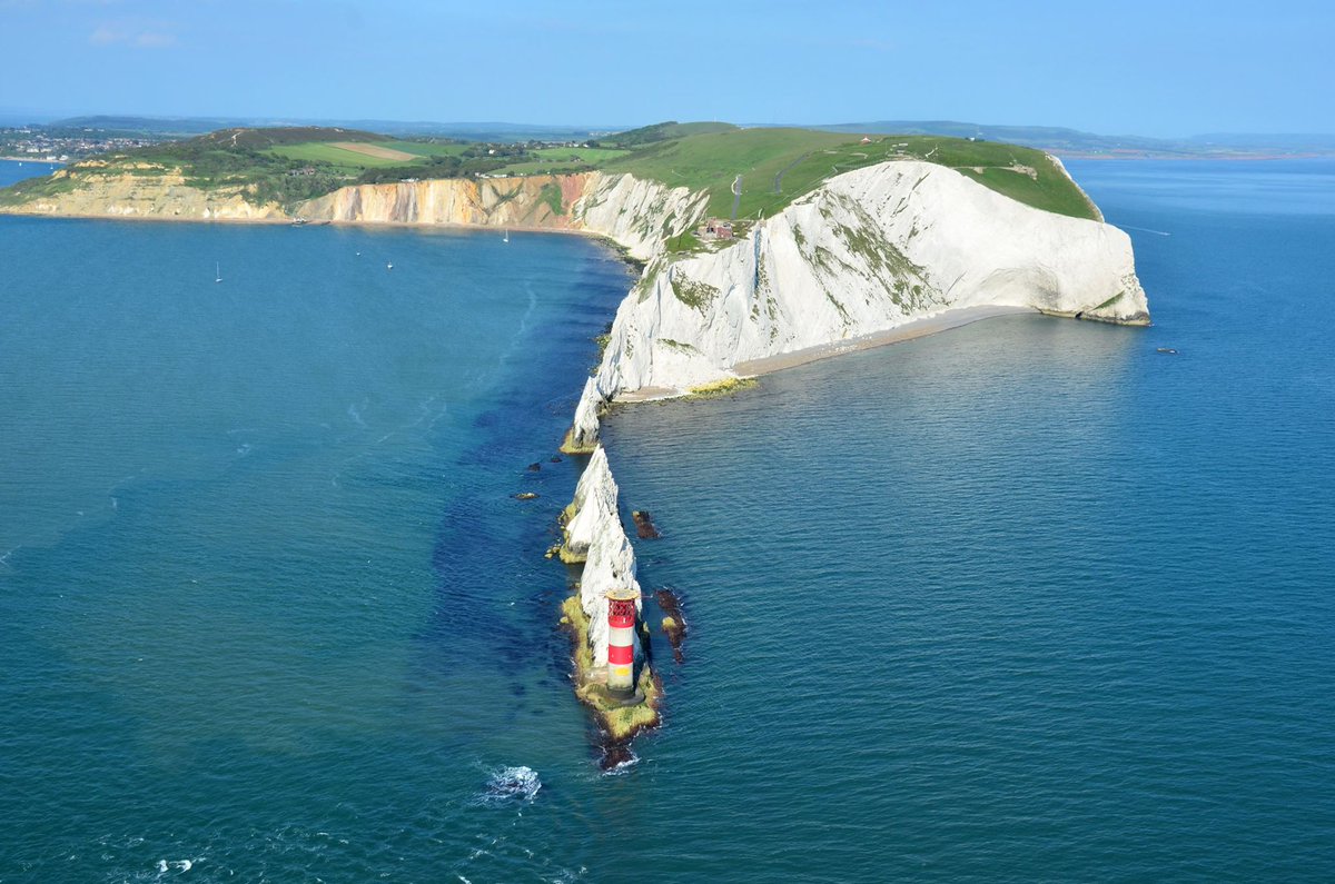 VisitIOW's tweet photo. Would you get bored of these views? We certainly don't 😍 #PureIslandHappiness #IsleofWight #IOW #Romantic #Scenery #LoveUK #LoveGreatBritain https://t.co/eanYgtdUL3