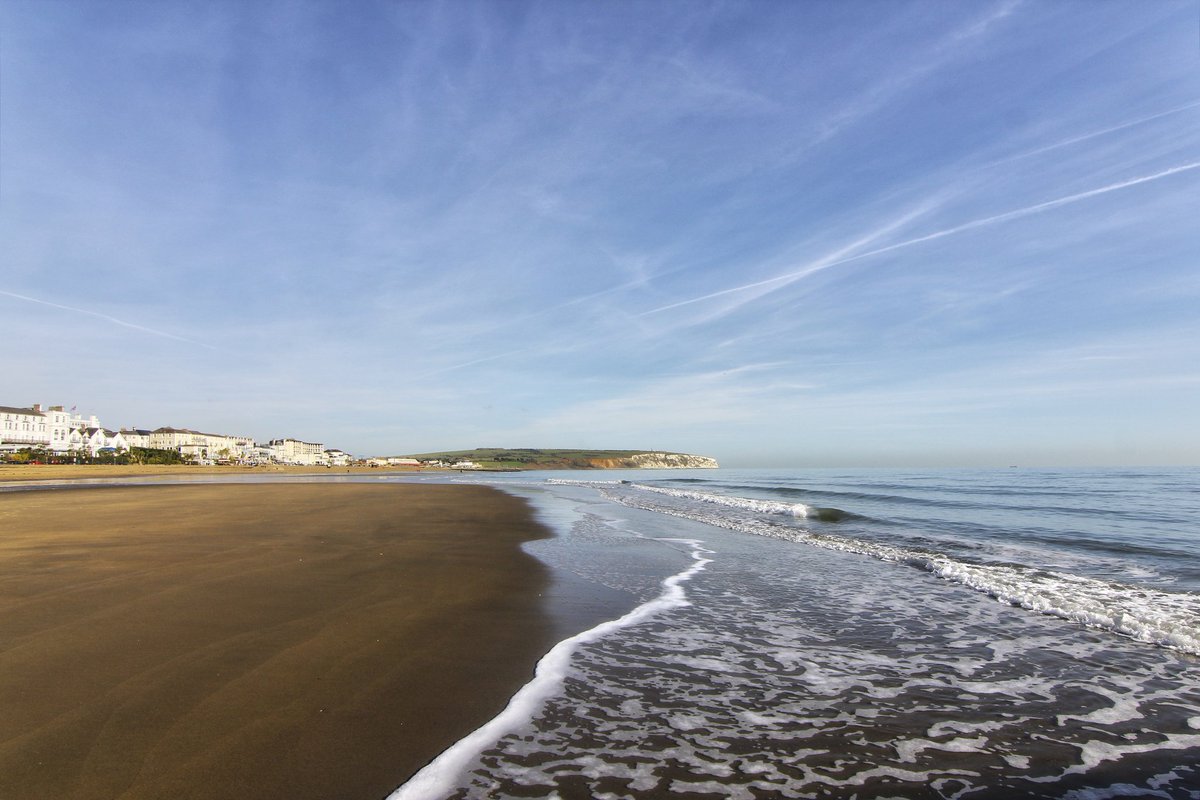 VisitIOW's tweet photo. Would you get bored of these views? We certainly don't 😍 #PureIslandHappiness #IsleofWight #IOW #Romantic #Scenery #LoveUK #LoveGreatBritain https://t.co/eanYgtdUL3