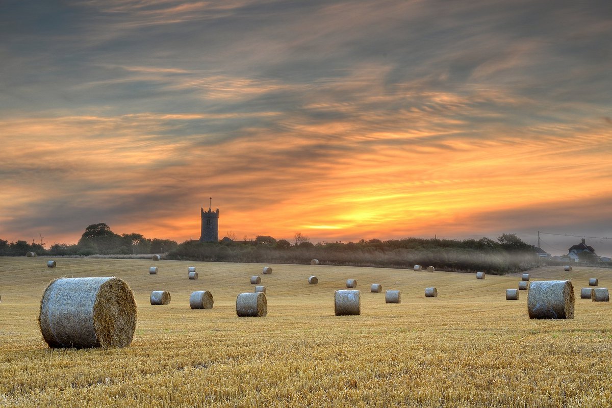 VisitIOW's tweet photo. Would you get bored of these views? We certainly don't 😍 #PureIslandHappiness #IsleofWight #IOW #Romantic #Scenery #LoveUK #LoveGreatBritain https://t.co/eanYgtdUL3