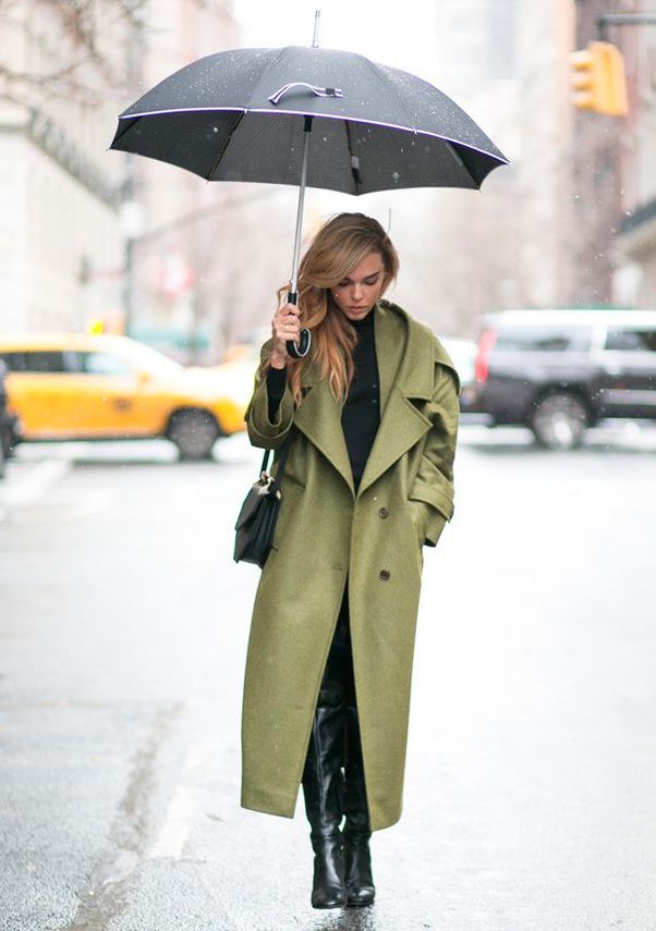 21 ideas sencillas para vestir bajo la lluvia: ¡Que este día de perros no te arruine el look! 🙌🏻 bit.ly/2F1jim4